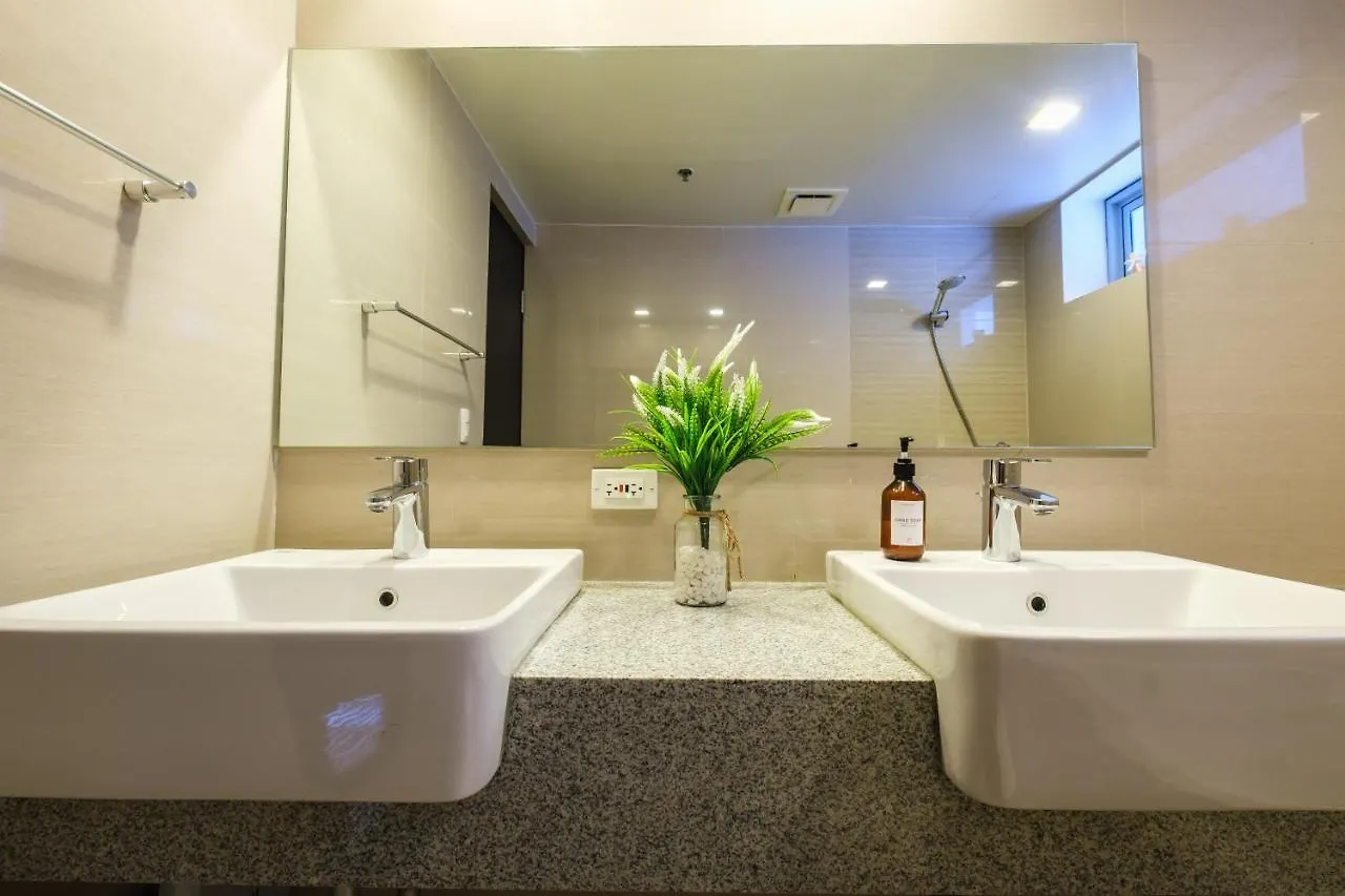 Spacious 2Br Apartment In Bgc With Workspace & Washer Manila