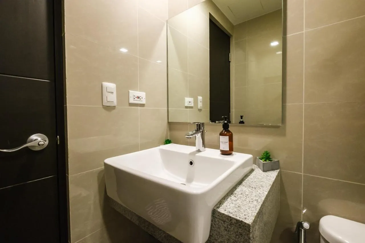 Spacious 2Br Apartment In Bgc With Workspace & Washer Manila