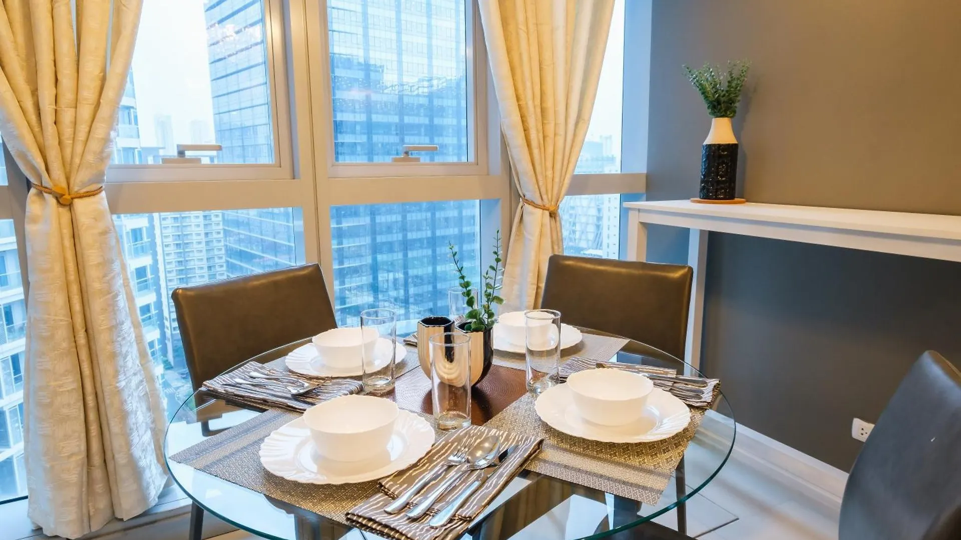 Spacious 2Br Apartment In Bgc With Workspace & Washer Manila